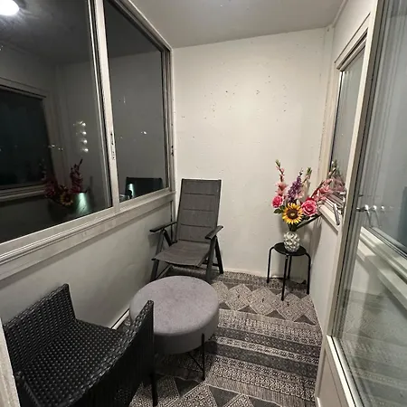 Apartment Bright And Modern Three-room With Balcony *